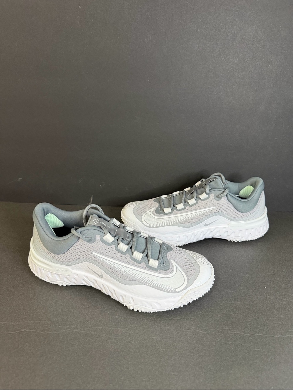 Nike Alpha Huarache Elite 4 Turf Women’s Size 10 Wolf Grey DV0496-012